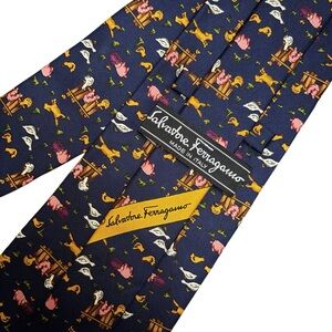 Salvatore Ferragamo Men's Navy Novelty Print Silk Tie